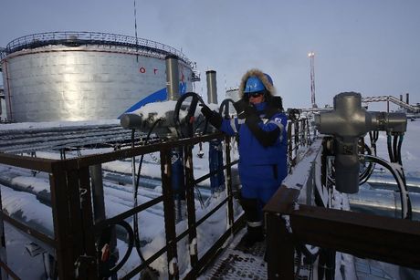 Russia Plays Wait and See on Oil Freeze after OPEC Deal Russia Plays Wait and See on Oil Freeze after OPEC Deal
